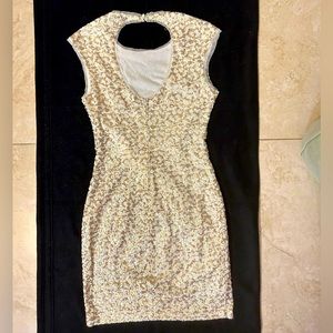 Dress White and gold. B Darling / SIZE 7/8